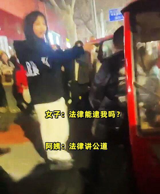 郑州爆料阿姨打架视频,现场视频引发网友热议 第3张 郑州爆料阿姨打架视频,现场视频引发网友热议 第3张